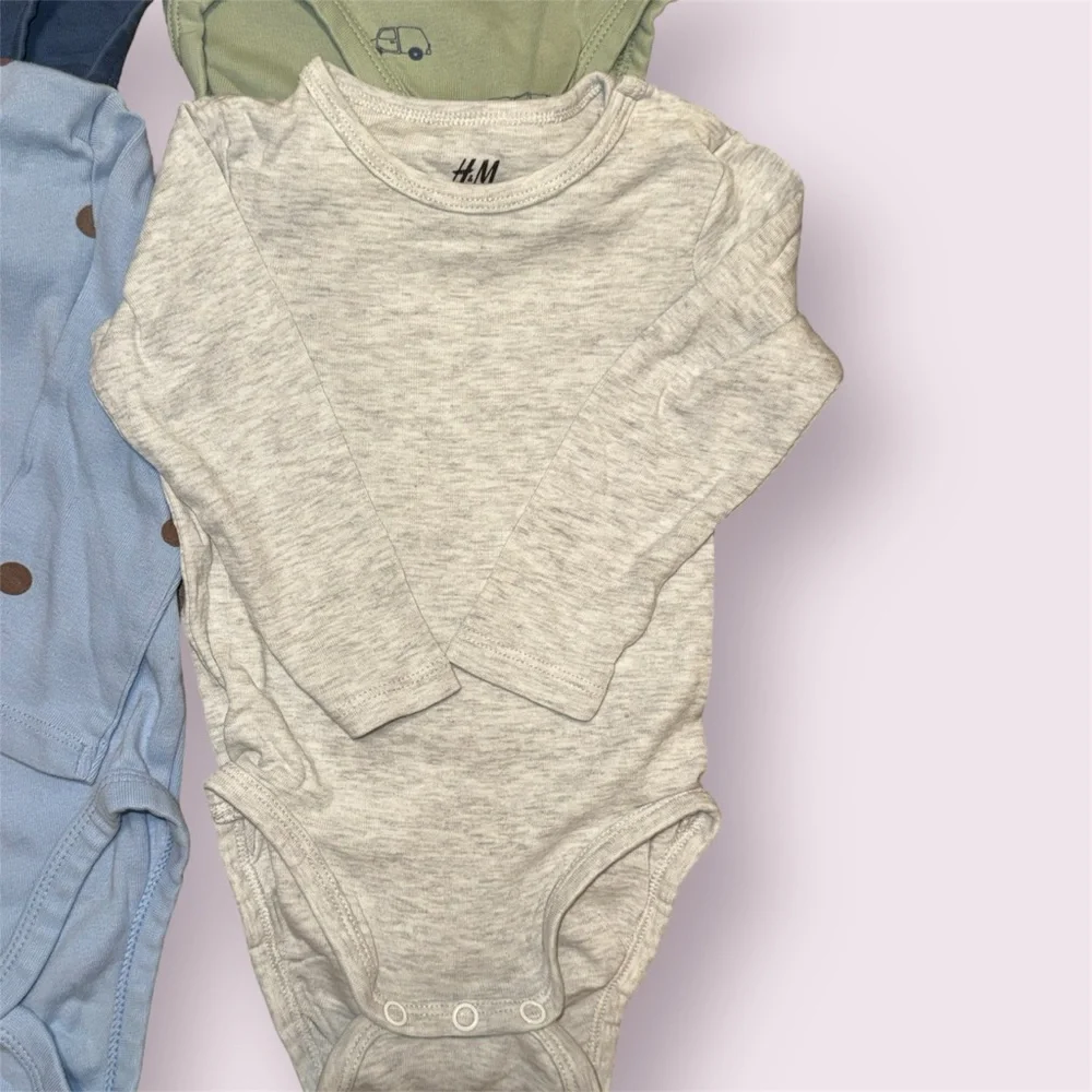 H&M Baby Boy/Girl Long Sleeve Bodysuits Bundle –‎ Size 9M